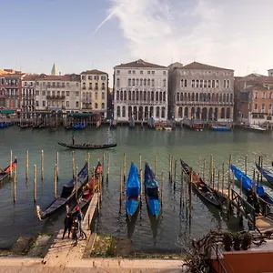  Apartment Design With Balcony On The Grand Canal R&r
